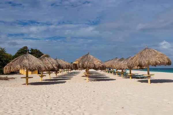 Palapas Eagle Beach Aruba Sonnenschirme Strand